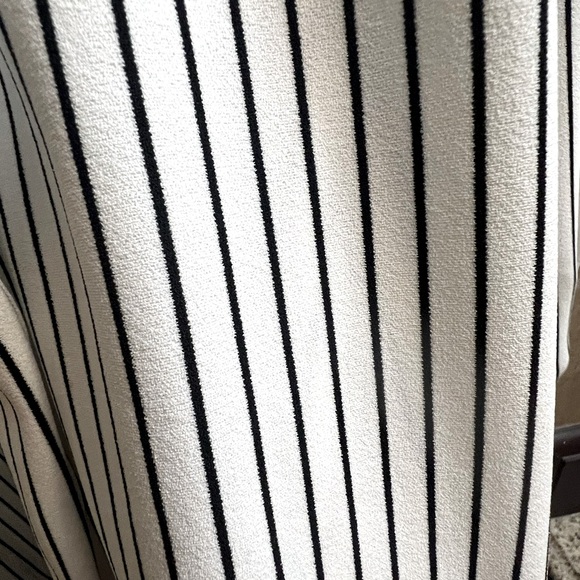 Loose blazer. White with black stripes. Excellent condition - Picture 2 of 4